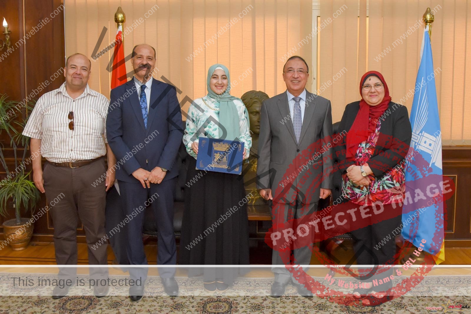 الشريف يستقبل الطالبة فرح حسن الحاصلة على المركز الثالث بالثانوية العامة على مستوى الجمهورية
