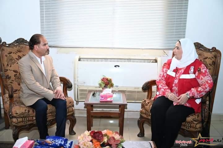 القباج تتفقد نقاط الخدمات الإغاثية والطبية للهلال الأحمر المصري بمعبر "قسطل" وموقف حافلات "كركر"