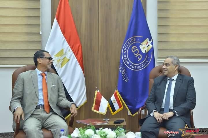 رئيس هيئة الدواء المصرية يلتقي سفير إندونيسيا لدى مصر
