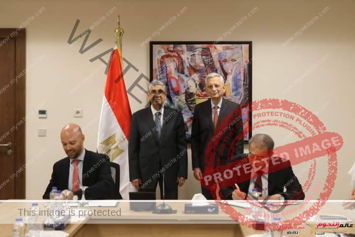 شاكر وسفير فرنسا لدى مصر يشهدان مراسم توقيع مذكرتي تفاهم