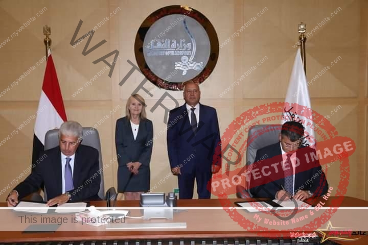 وزير النقل يشهد توقيع عقد تنفيذ أعمال البنية الأساسية والأنظمة لمترو الإسكندرية