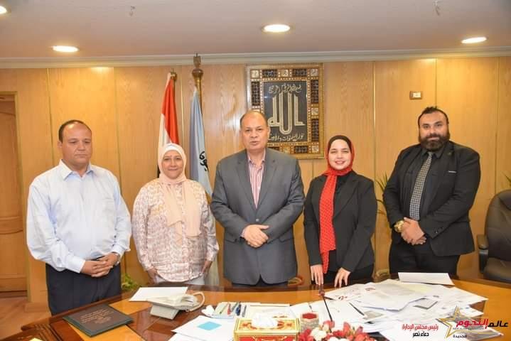 محافظ أسيوط يلتقي مدير مدرسة النيل المصرية الدولية لمناقشة استعدادات العام الدراسي