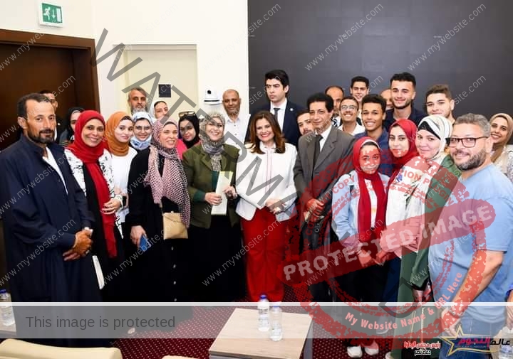 وزيرة الهجرة تستقبل العشرات من أولياء أمور الطلاب المصريين الدارسين في السودان للاستماع لشكواهم