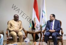 الشيخ يستقبل وزير الإدارة العامة والشئون السياسية بدولة سيراليون لتعزيز التعاون 