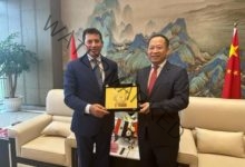 وزير الشباب والرياضة يلتقي رئيس شركة دافينج الصينية