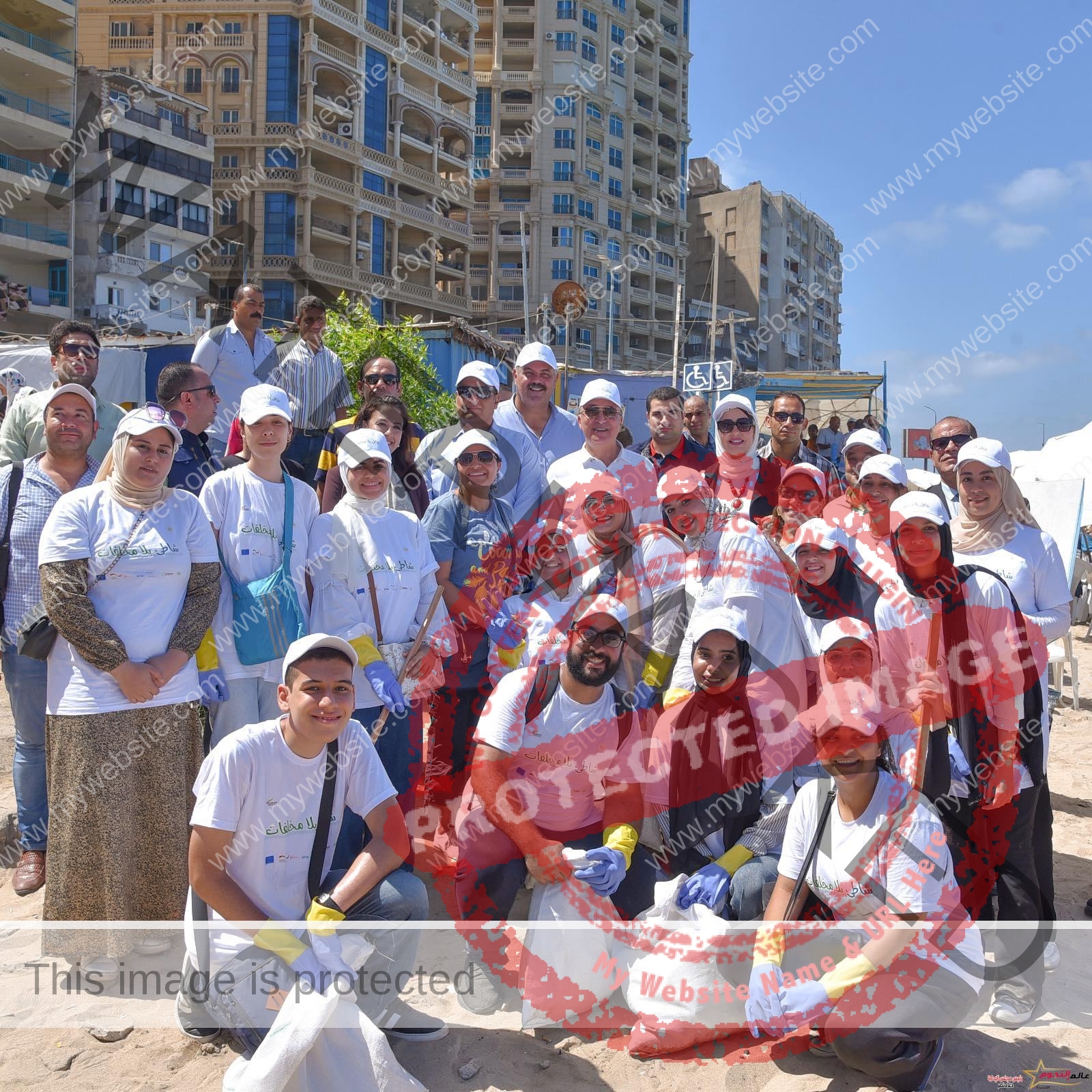 محافظ الإسكندرية يشهد فاعليات "اليوم العالمي لتنظيف الشواطئ" بشاطئ المندرة المجاني