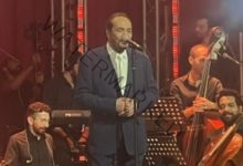 خالد البلشي يسلم درع نقابة الصحفيين للنجم الكبير "علي الحجار"