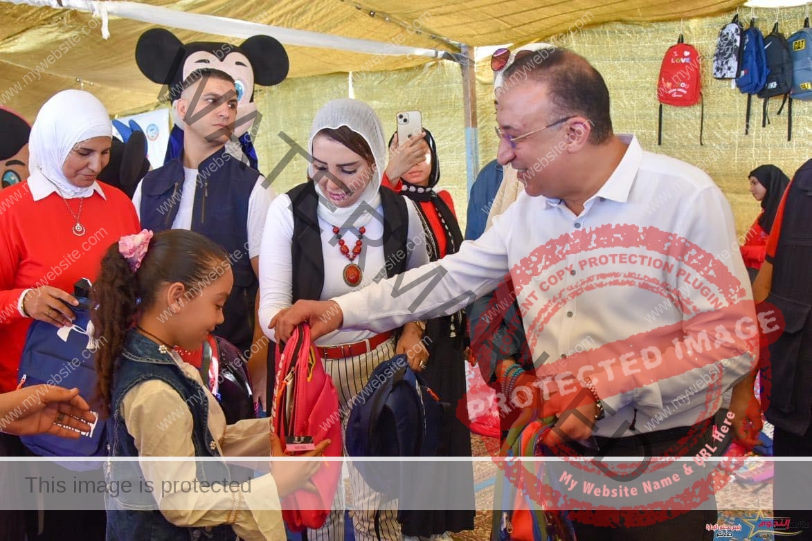 الشريف يشارك  100 طفل من ذوي الهمم والأيتام توزيع شنط المدارس بالتعاون مع المجتمع المدني