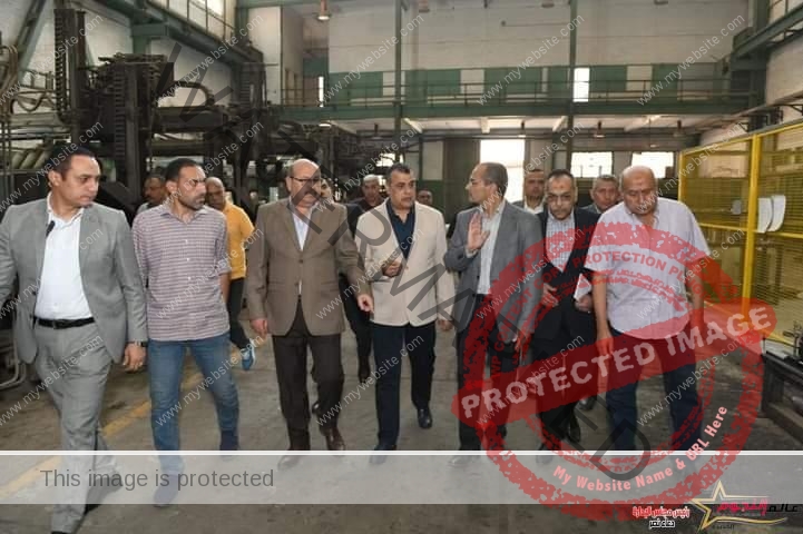 وزير الدولة للإنتاج الحربي يتابع انتظام سير العمل في "حلوان للصناعات الهندسية" و "حلوان للصناعات غير الحديدية"