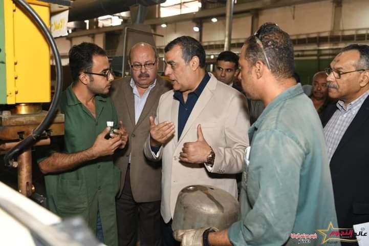 وزير الدولة للإنتاج الحربي يتابع انتظام سير العمل في "حلوان للصناعات الهندسية" و "حلوان للصناعات غير الحديدية"