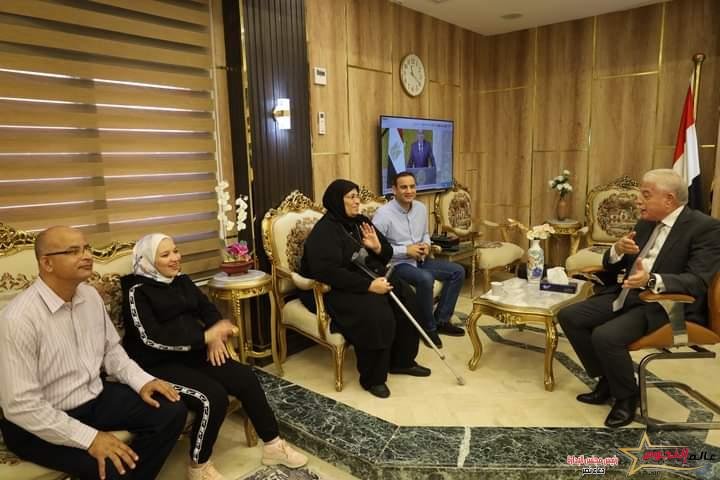 محافظ جنوب سيناء يستقبل اسرة الشهيد "محمود ناجي العواد" بمناسبة الذكرى 50 لنصر أكتوبر المجيد