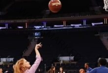 مع الأطفال... جيسيكا تشاستين تعرض مهاراتها مع كرة السلة