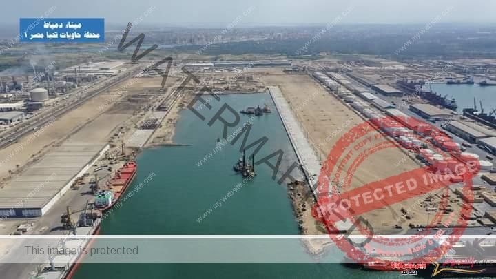 وزير النقل يجري جولة تفقديه بميناء دمياط البحري لمتابعة معدلات تنفيذ المشروعات الجاري تنفيذها بالميناء