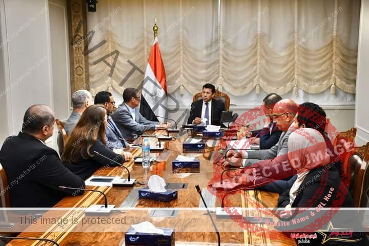وزير الشباب والرياضة يلتقي رئيس الاتحاد المصري للكرة الطائرة