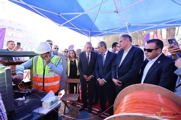 طلعت يتفقد أعمال مد كابلات الألياف الضوئية وإطلاق خدمات الانترنت فائق السرعة بقريتى طحانوب وكفر شبين