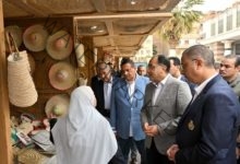 رئيس الوزراء يتفقد معرض "أيادي مصر"