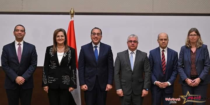 مدبولي يشهد توقيع اتفاقية بشأن دراسة إنشاء "مجمع صناعة السيارات المشترك بالمنطقة الصناعية بشرق بورسعيد"