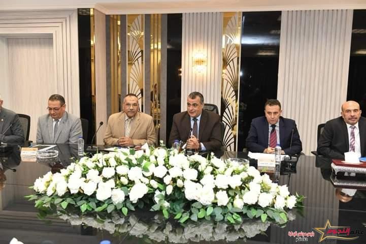 وزيرا الإنتاج الحربي والتنمية المحلية ومحافظ مطروح يبحثون سبل تعزيز التعاون المشترك