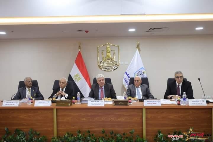 وزير التعليم العالي يرأس اجتماع المجلس الأعلى للجامعات بجامعة بورسعيد