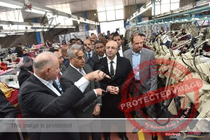 وزير العمل يزور الشركة السويسرية للملابس الجاهزة بالمنطقة الصناعية ببني سويف لتعزيز علاقات العمل