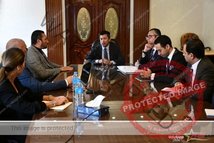 وزير الشباب والرياضة يبحث مع إحدى الشركات الالمانية آليات اكتشاف المواهب الكروية في مصر