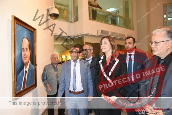 وزيرة الثقافة تفتتح معرِض الفن التشكيلي "مصر قد الدنيا" بقصر الفنون بدار الأوبرا المصرية 