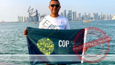 وصول الرحّالة المصري علي عبده إلى الإمارات على دراجة كهربائية للمشاركة في مؤتمر المناخ COP28