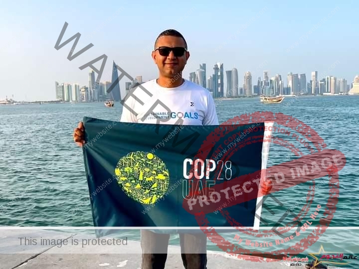 وصول الرحّالة المصري علي عبده إلى الإمارات على دراجة كهربائية للمشاركة في مؤتمر المناخ COP28