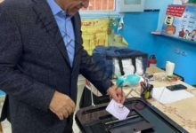 فرج عامر يدلي بصوته في الإنتخابات الرئاسية بمدرسة الشهيد نقيب محمد أحمد عبده