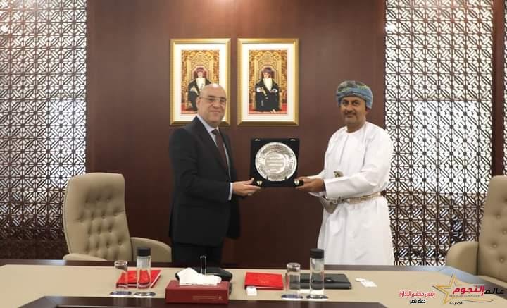 وزير الإسكان يلتقى رئيس الهيئة العامة للمناطق الاقتصادية والمناطق الحرة العماني لبحث سبل التعاون المشترك
