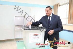 وزير التنمية المحلية يُدلي بصوته في الانتخابات الرئاسية بلجنة نبوية موسي بمدينة نصر