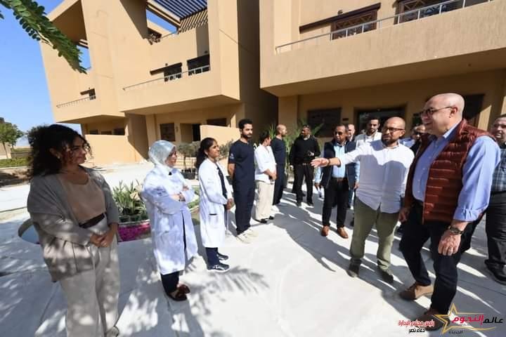 وزير الإسكان يتفقد مشروع الوحدات الفندقية والسياحة العلاجية والاستشفائية بمدينة أسوان الجديدة