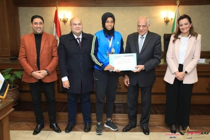 محافظ الجيزة يكرم 13 لاعباً من أبطال المشروع القومي للموهبة والبطل الأوليمبي من أبناء المحافظة
