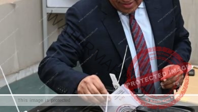 وزير قطاع الأعمال العام يدلي بصوته في الانتخابات الرئاسية أمام لجنة الجامعة العمالية بمدينة نصر