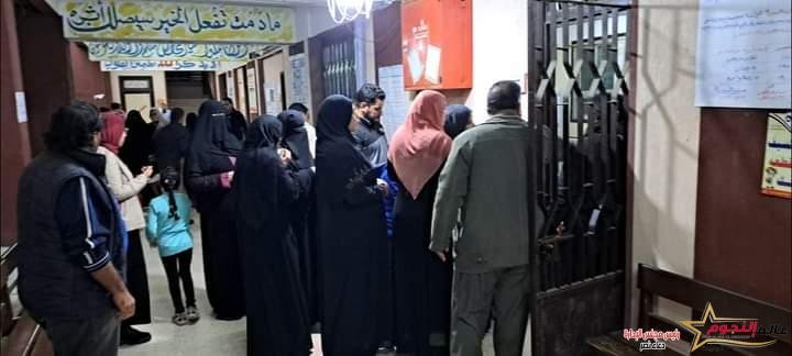 محافظ دمياط تتابع عملية التصويت بجميع اللجان من داخل غرفة عمليات مركز سيطرة الشبكة الوطنية للطوارئ والسلامة العامة