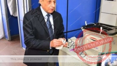 وزير الطيران المدني يدلي بصوته في الانتخابات الرئاسية بمقر اللجنة الانتخابية في مطار القاهرة الدولي