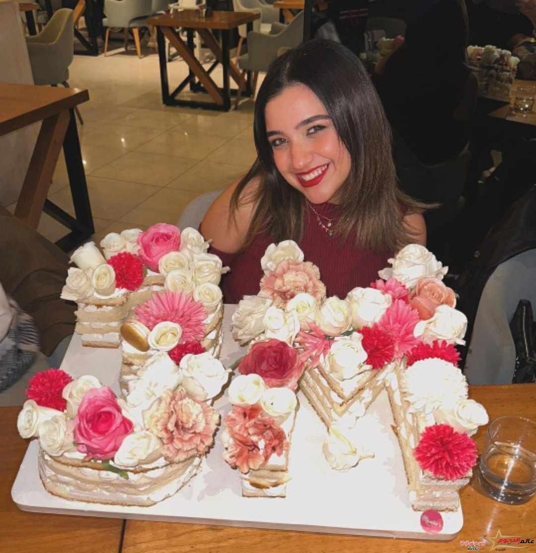 كنزي مدبولي تحتفل بـ 3 مليون متابع على انستجرام