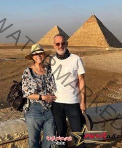 زوجة توم هانكس تعيد نشر صورة لهما من أمام الأهرامات