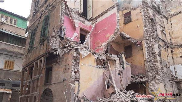 انهيار جزئي بعقار متهالك بالسيدة زينب