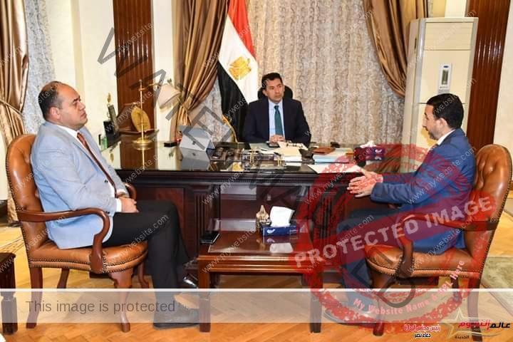 وزير الشباب والرياضة يلتقي المهندس أحمد غتوري رئيس الاتحاد المصري والعربي للبادل تنس