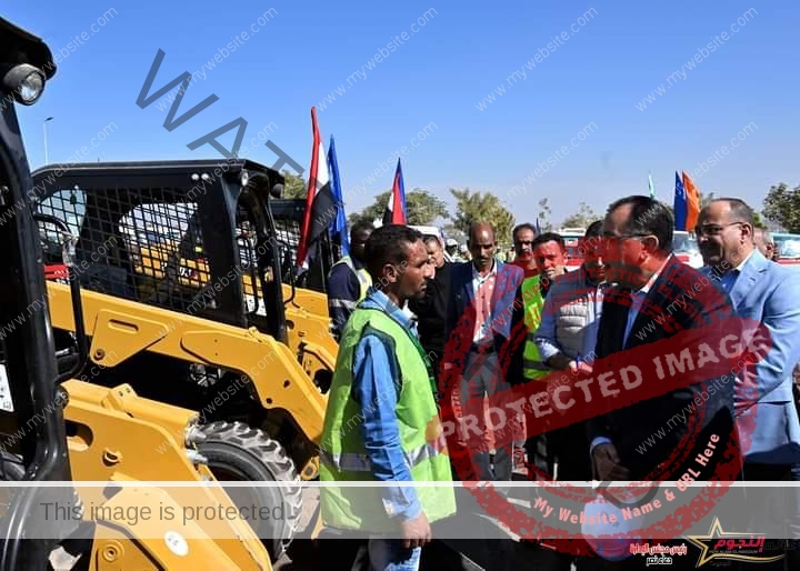 رئيس الوزراء يشهد اصطفافاً لمعدات محافظة أسوان