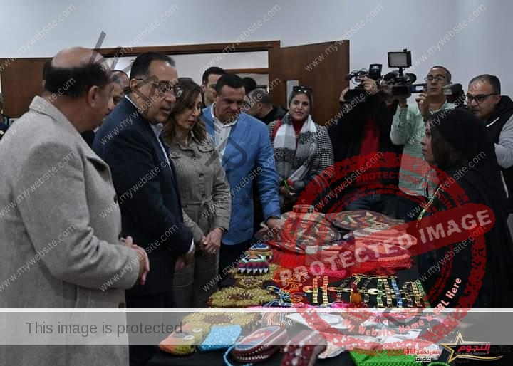 رئيس الوزراء يتفقد مكتبة مصر العامة بأسوان ويشهد عدداً من الأنشطة الفنية