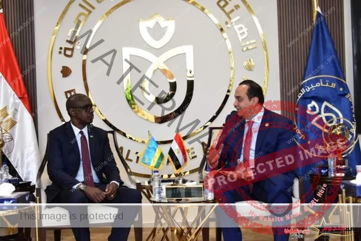 السبكي يبحث التعاون مع سفير رواندا بالقاهرة في مجالات الرعاية الصحية وتعزيز السياحة العلاجية