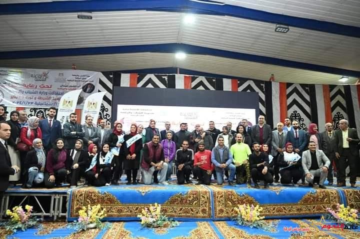 وزير الشباب والرياضة يُكرم المتميزين فى أنشطة الوزارة بالإسماعيلية