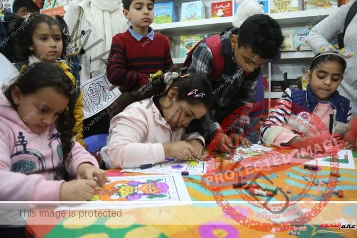 قاعة الطفل بمعرض القاهرة للكتاب تشهد إقبالًا كبيرًا وتستضيف الفائزين بجائزة الدولة للمبدع الصغير 
