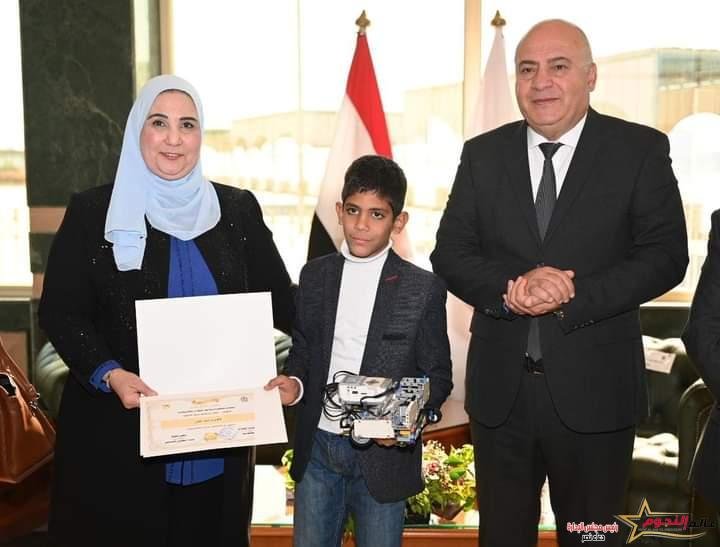 وزيرة التضامن الاجتماعي تزور محافظة قنا.. وتكرم 5 من أبناء مصر لحصولهم على مراكز متقدمة في الذكاء الاصطناعي