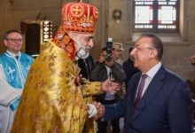 محافظ الإسكندرية يشارك طائفة الأرمن الأرثوذكس احتفالات عيد الميلاد المجيد