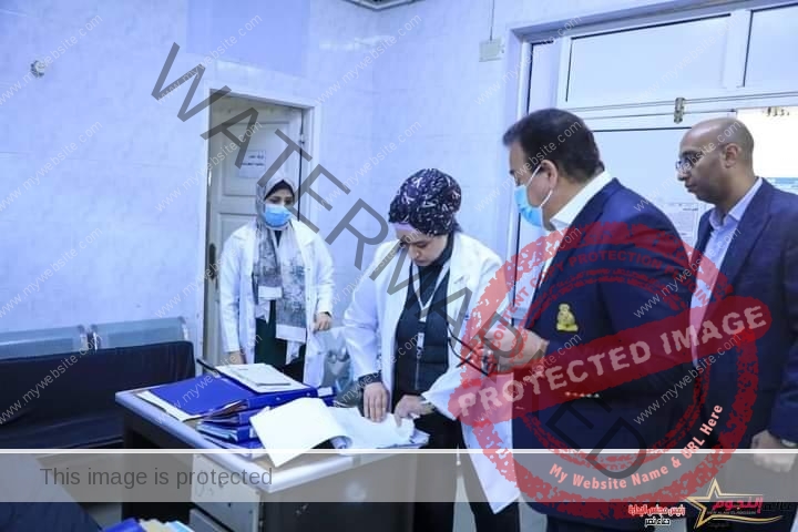 وزير الصحة يتفقد مستشفى الشروق المركزي ويوجه باحالة مدير المستشفى للتحقيق 