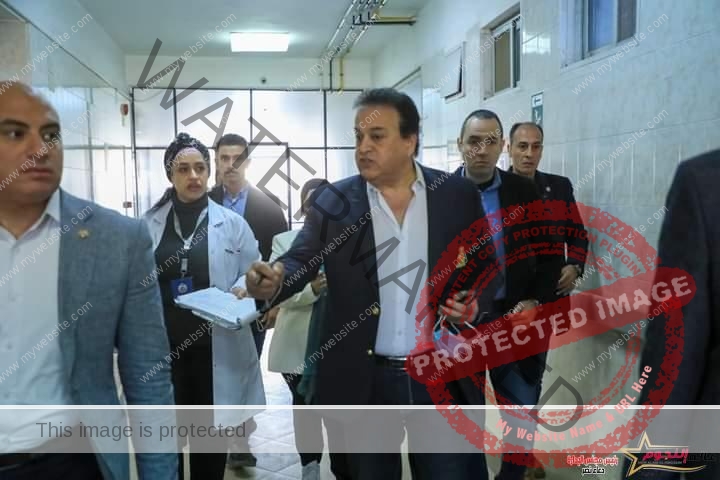 وزير الصحة يتفقد مستشفى الشروق المركزي ويوجه باحالة مدير المستشفى للتحقيق 
