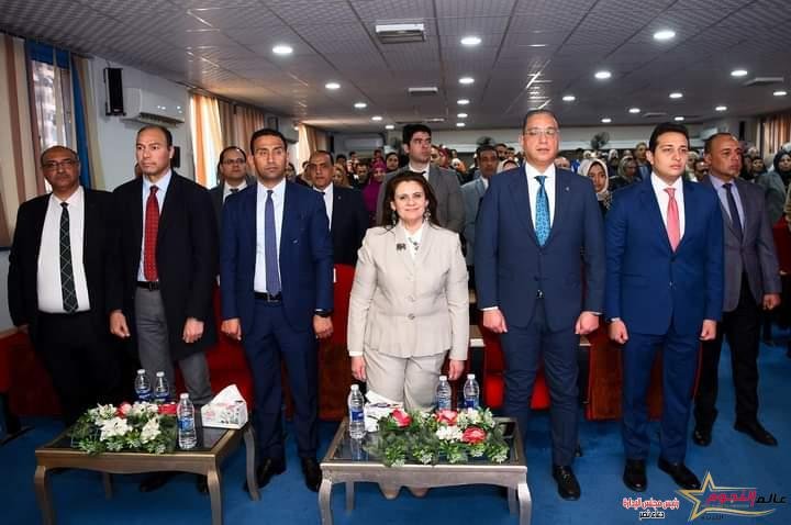 وزيرة الهجرة تعقد مؤتمرًا جماهيريًا توعويًا لعدد من أهالي القرى المصدرة للهجرة غير الشرعية بمحافظة الفيوم